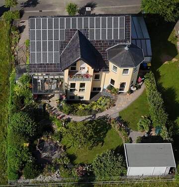 Drohnenaufnahme - Wundervolles Niedrigenergie-EFH mit ELWPraxisBüro in bester Wohnlage!