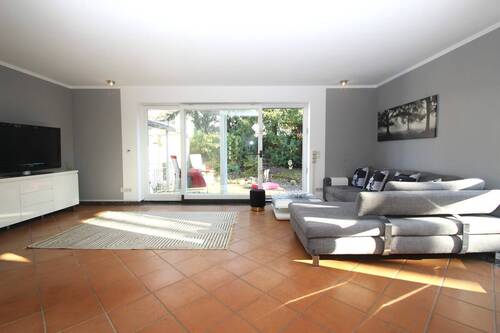 … hellen Wohnbereich mit … - 