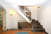 Treppe rauf in das Obergeschoss … - 