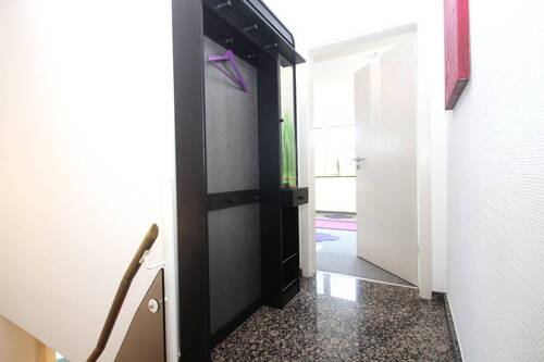 Der Flur im DG mit Garderobe - 
