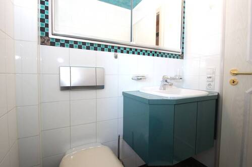 … Handwaschbecken im Gäste-WC - 