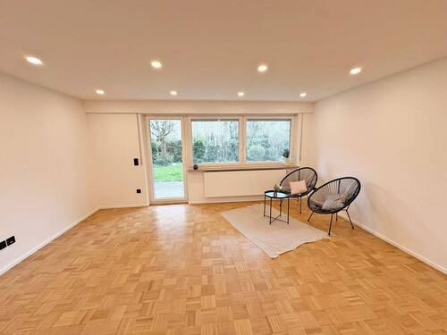 EG: Wohnzimmer - 2 Zimmer Mehrfamilienhaus, Wohnhaus zum Kaufen in Winnenden