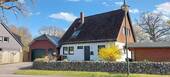 Haus Straßenansicht - Familienoase mit weitem Blick ins Grüne