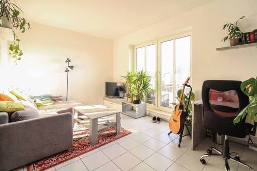 Wohnzimmer - 2 Zimmer Etagenwohnung zum Kaufen in Magdeburg