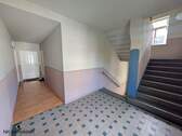 Treppenhaus - Etagenwohnung mit 60,90 m&sup2; in Zwickau zum Kaufen