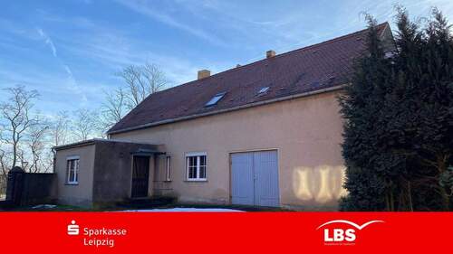 Hofansicht - Solides Haus mit viel Potenzial.