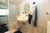 Duschbad mit Fenster ... - 
