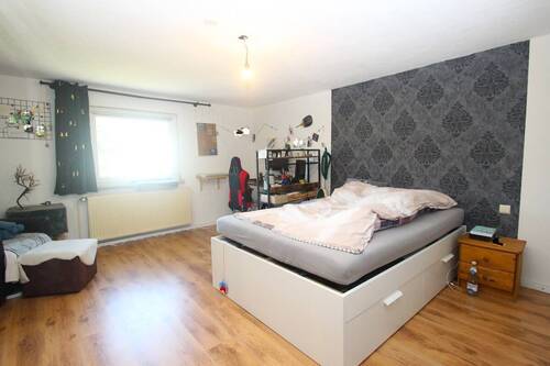 Schlafzimmer mit viel Platz … - 