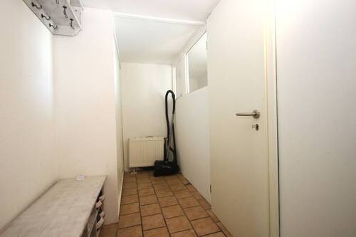 … Platz für eine Garderobe - 