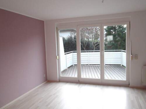 Wohnzimmer EG Blick auf Balkon - 