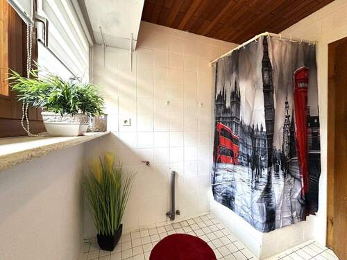 … Dusche und Waschmaschinenanschluss - 