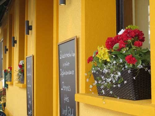 Saarblick Front terrasse.jpg - Hotel, Pension, Gasthof in Mettlach zum Kaufen