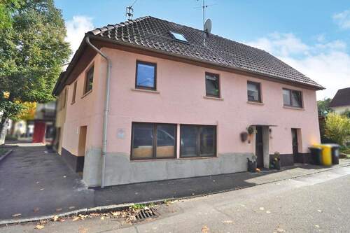 Hausansicht - 4 Zimmer Doppelhaushälfte zum Kaufen in Waiblingen
