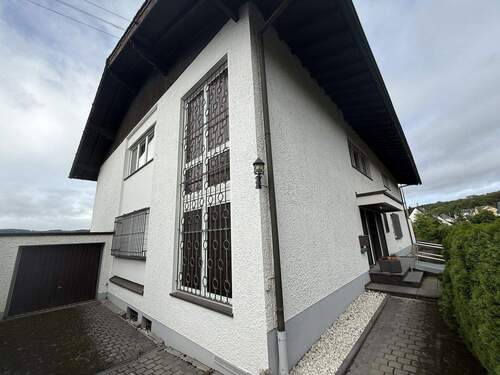 Eckansicht und 1. Garage - Einfamilienhaus mit 398,00 m² in Mayen zum Kaufen