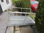 Fahrstuhlrampe zum Eingang - 