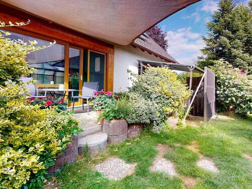 Titelbild - Entspanntes Wohnen in ruhiger Lage: Haus mit Terrasse und klimatisiertem Dachgeschoss