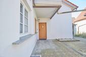 Hauseingang - 4 Zimmer Mehrfamilienhaus, Wohnhaus zum Kaufen in Schelklingen