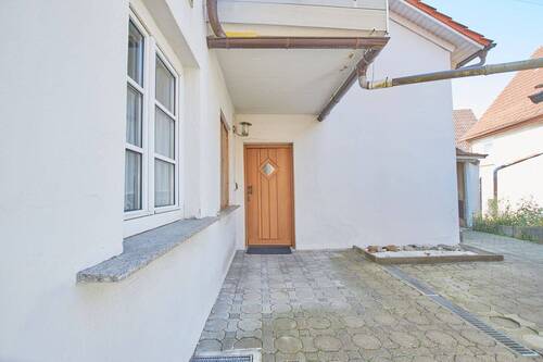 Hauseingang - 4 Zimmer Mehrfamilienhaus, Wohnhaus zum Kaufen in Schelklingen