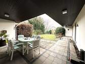 … Kamin und Zugang zur Terrasse - 