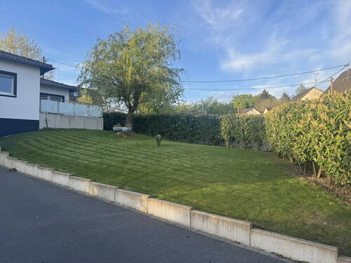 Hausansicht seitlich - 5 Zimmer Einfamilienhaus zum Kaufen in Asbach