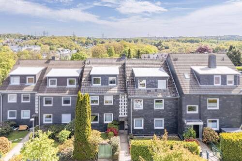 Fassade - Hochwertig sanierte Eigentumswohnung mit großem Balkon und traumhaftem Fernblick