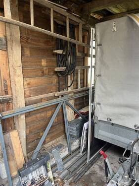 Stallgebäude Süd-Westseite Lagerraum-3 - 