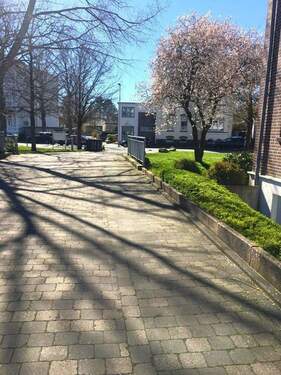 vor dem Haus - Etagenwohnung mit 71,80 m&sup2; in Cuxhaven zum Kaufen