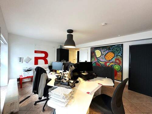 … Büro mit viel Arbeitsfläche oder … - 