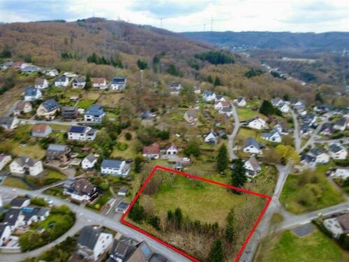 Weitblick in die umliegende Natur und Bebauung - Grundstück in Altena