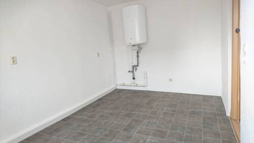 Blick in die Küche - 2 Zimmer Etagenwohnung in Riesa