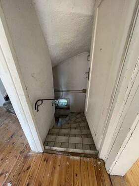 Haus 1 Treppenabgang zum Keller - 