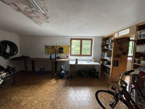 Haus 2 EG - derzeit Radlwerkstatt - - 