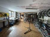 Haus 2 EG - derzeit Radlwerkstatt - - 