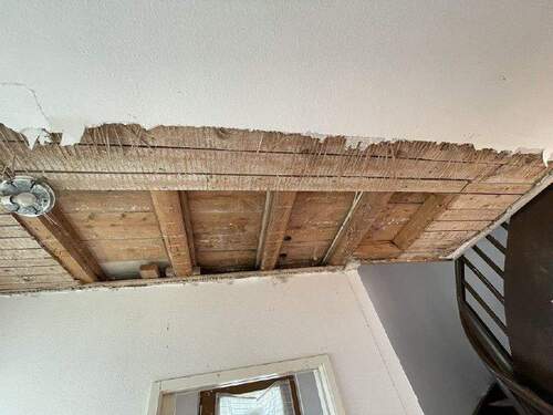 Haus 1 Decke zwischen EG und OG -einsturzgefährdet- - 