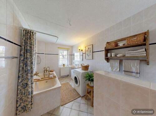 [KI-optimiertes Foto] Tageslicht-Bad im Erdgeschoss - 