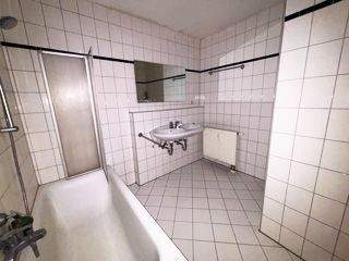 Badezimmer.jpg - 3 Zimmer Etagenwohnung in Leipzig