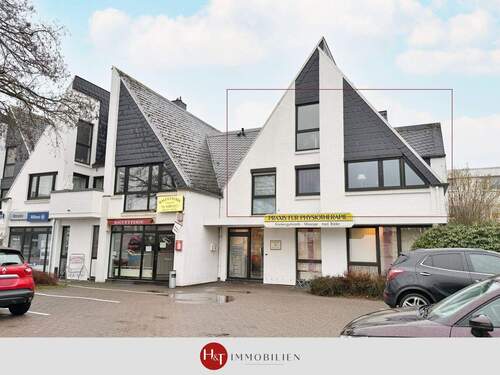 H&T Immobilien Verkauf Haus - Charmante 3-Zi.-DG-Wohnung mit Balkon in exponierter Lage