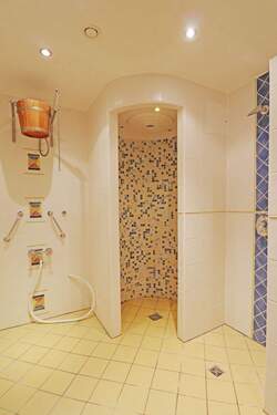 Wellnessbereich / Duschen - 