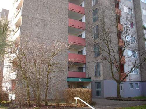 Eingang eines mehrgeschossigen Wohnhauses - 1 Zimmer Etagenwohnung in Kassel