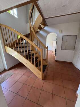 Flur/Treppe (Wohnhaus) - 