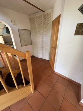 Flur/Treppe (Wohnhaus) - 