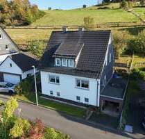 Gepflegtes Wohnhaus mit Doppelgarage in Bad Laasphe-Feudingen