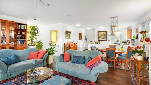 Wohnzimmer 2 - 3 Zimmer Etagenwohnung zum Kaufen in Köln