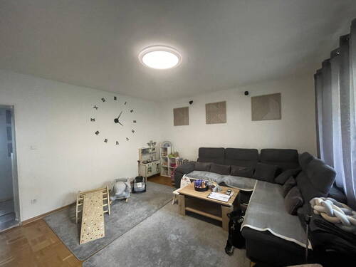 Wohnzimmer Ansicht 2 - Gut vermietete 3-Zimmer-Wohnung in zentrumsnaher Lage von Neuburg a. d. Donau