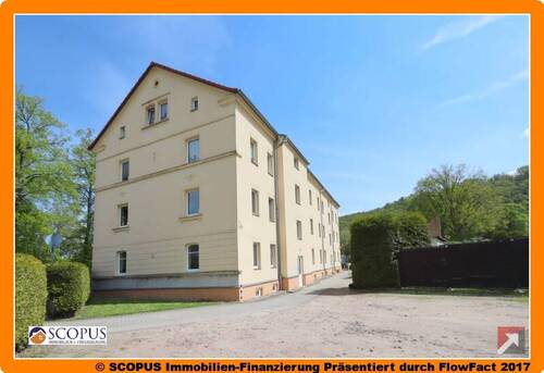 Hausrückansicht - Helle Single-Wohnung mit Einbauküche, Gartenmitbenutzung, PKW-Stellplatz
