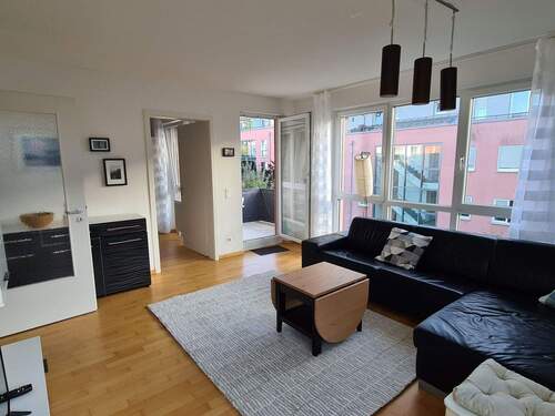 Wohnzimmer - Sonnige 2-Zimmer-Wohnung mit Balkon, Aufzug & moderner Ausstattung in Bestlage Haar - provisionsfrei