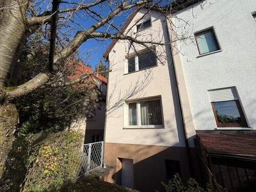 Ansicht vom Garten (links) - 5 Zimmer Doppelhaushälfte zum Kaufen in Metzingen