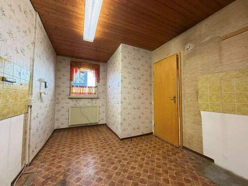 Küche mit Essplatz - 5 Zimmer Doppelhaushälfte in Metzingen