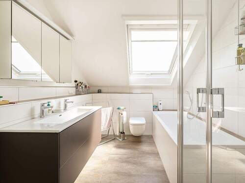 Badezimmer 2 - Einfamilienhaus mit 209,00 m² in Ettlingen / Schöllbronn zum Kaufen