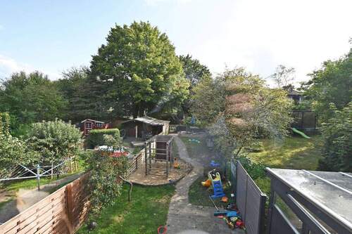 der Blick aus dem Kinderzimmer im OG - 